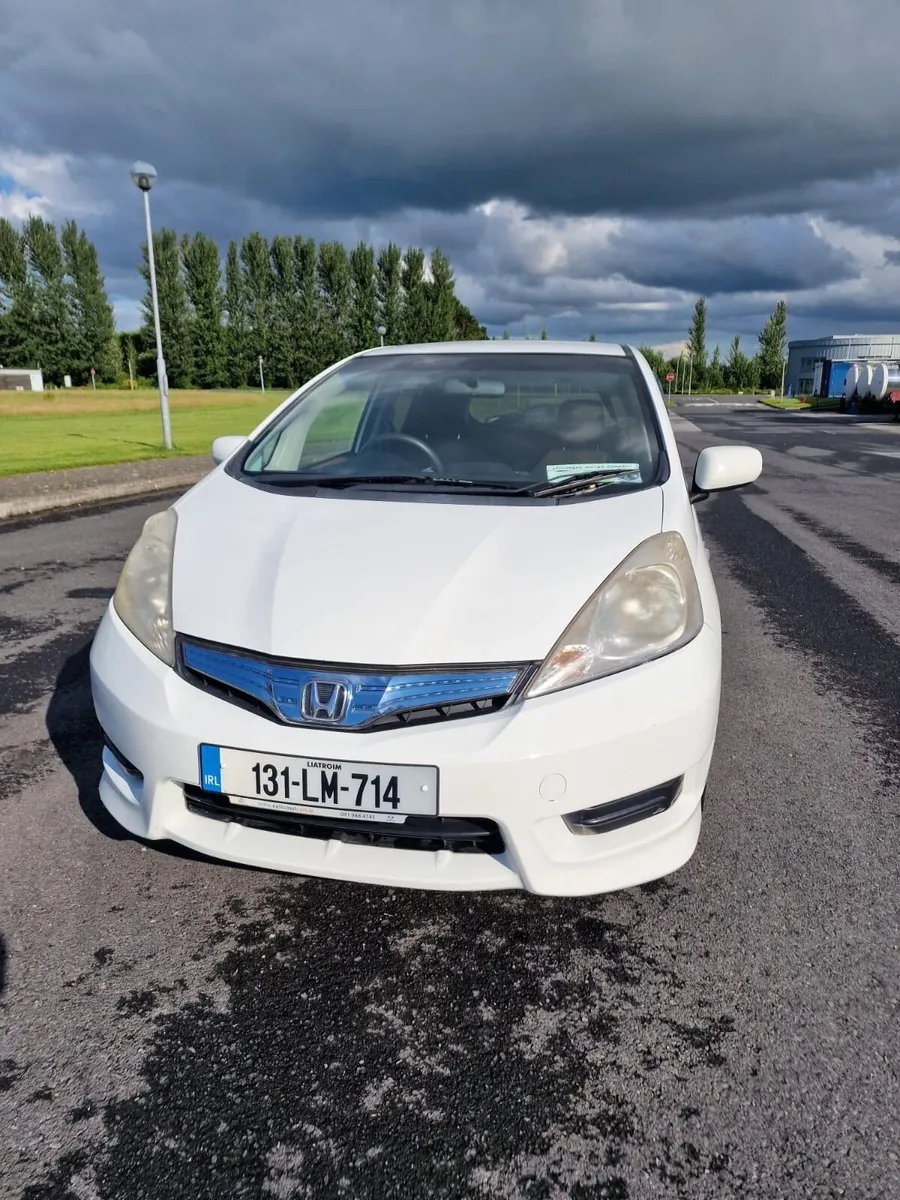 Honda Fit Shuttle 2013 White - Image 1