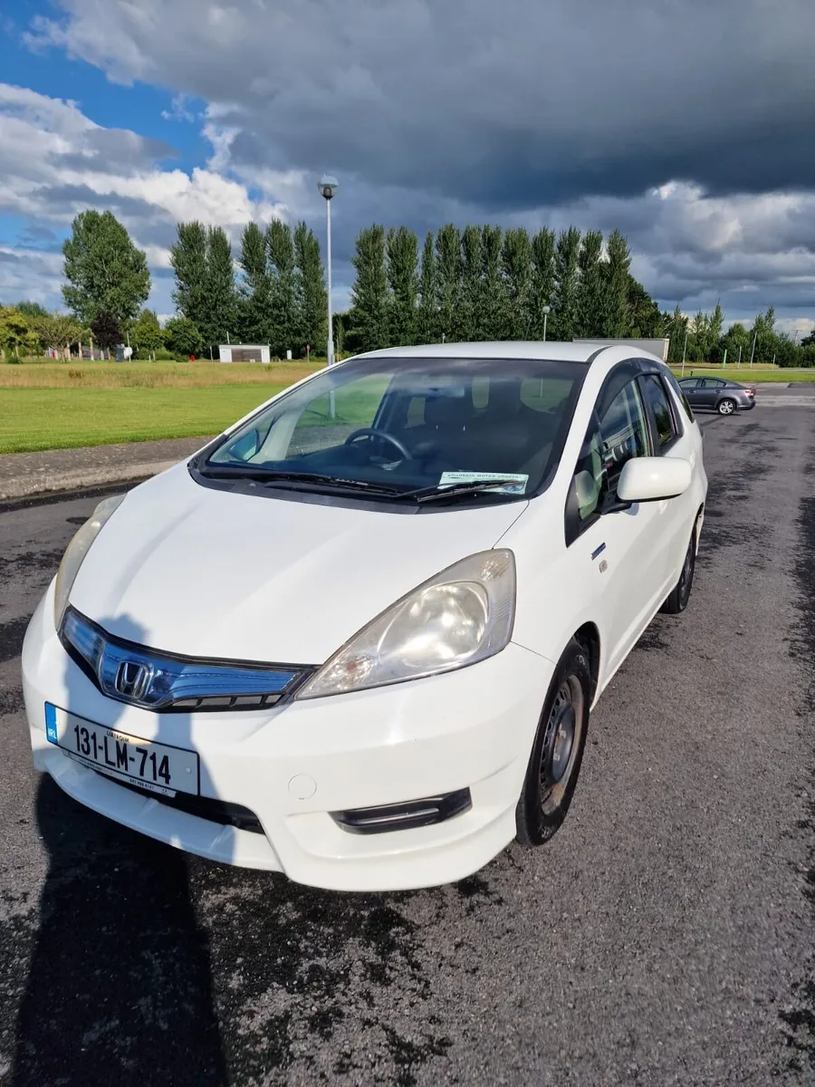 Honda Fit Shuttle 2013 White - Image 2