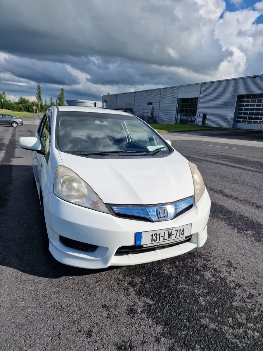 Honda Fit Shuttle 2013 White - Image 3