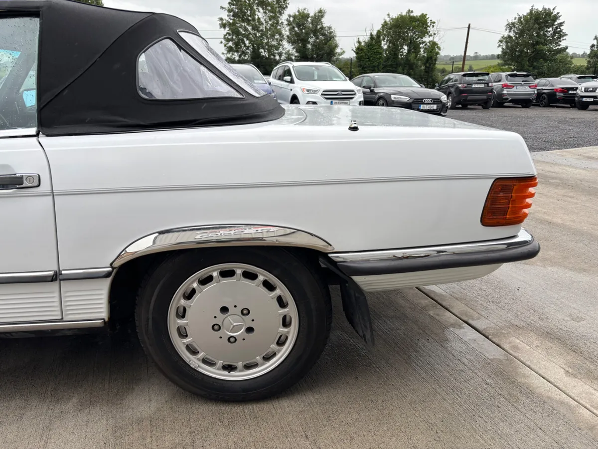 STUNNING 1988 MERCEDES-BENZ 300 - Image 3