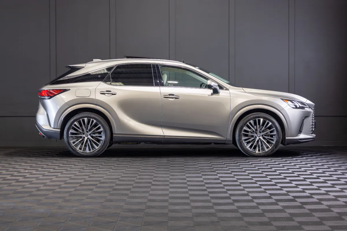2023 Lexus RX 450h+ Luxury - Image 2
