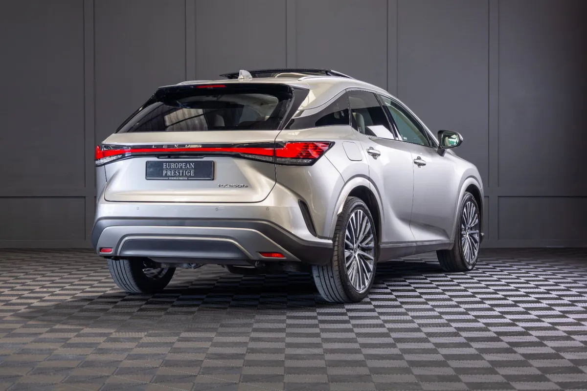 2023 Lexus RX 450h+ Luxury - Image 3