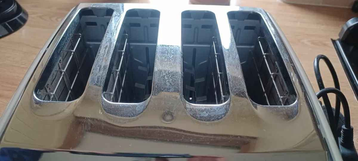 DeLonghi 4 slice Toaster - Image 2
