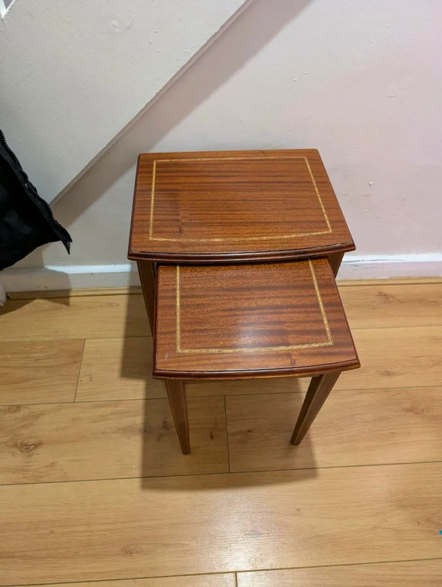 Nest of 2 Mahogany tables - Image 3