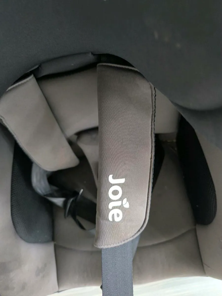 Two Joie 360 car seats isofix - Image 2
