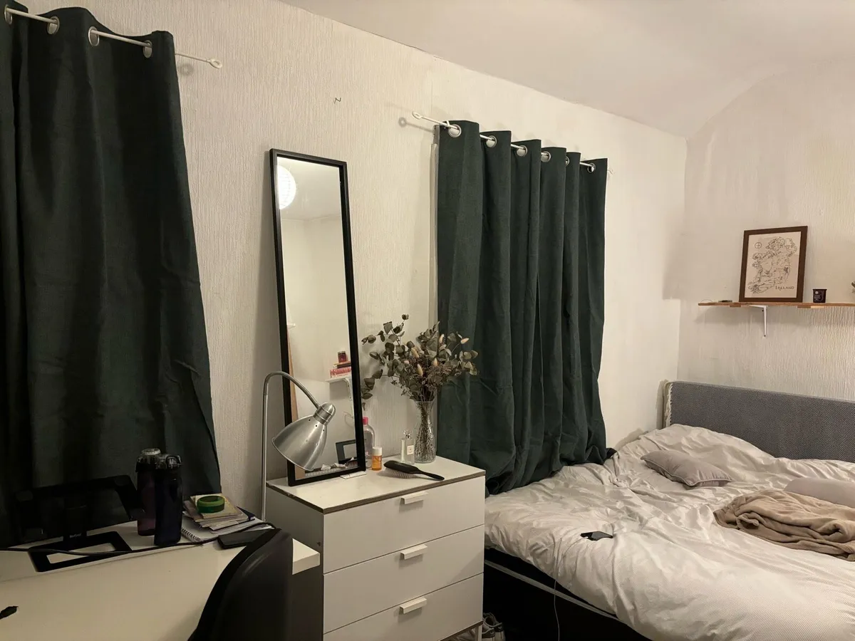 Curtains - Image 3