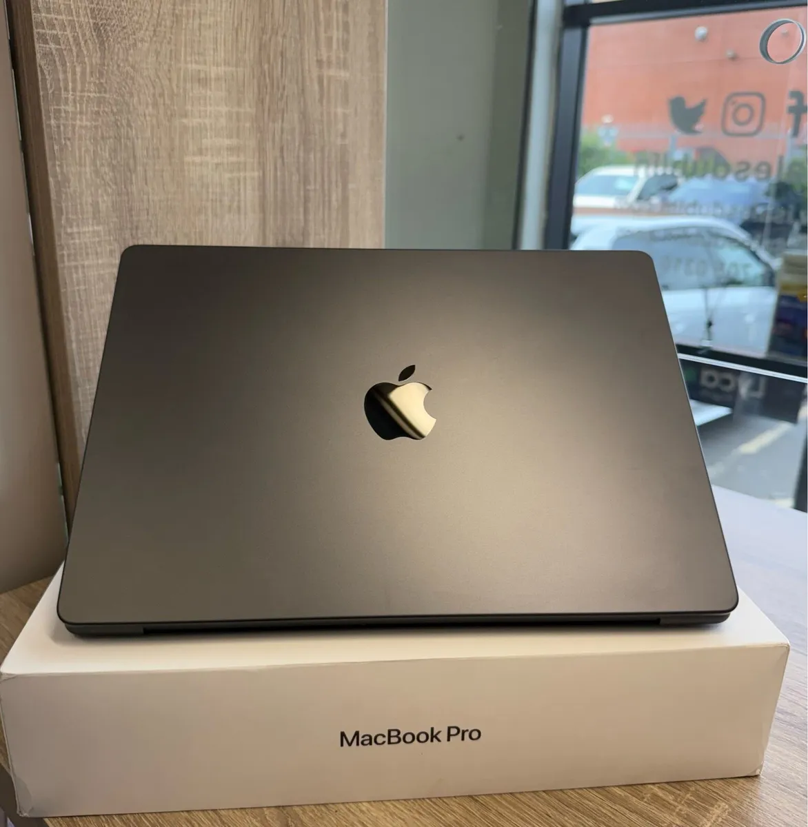MacBook Pro M4 16GB Ram 512GB - Image 3