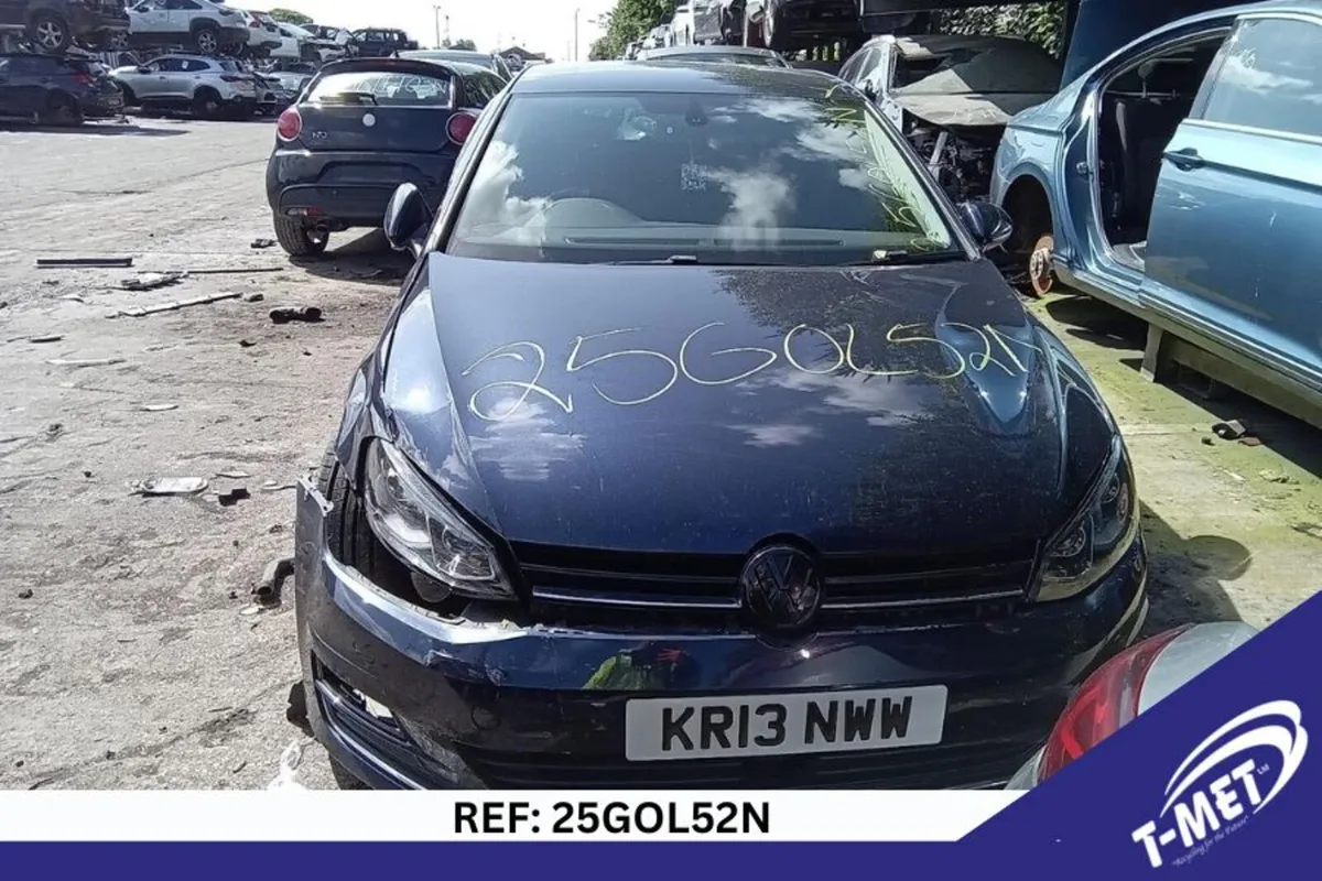 2013 VOLKSWAGEN GOLF BREAKING FOR PARTS - Image 1