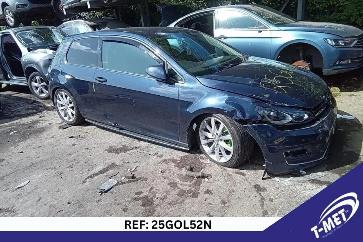 2013 VOLKSWAGEN GOLF BREAKING FOR PARTS - Image 2