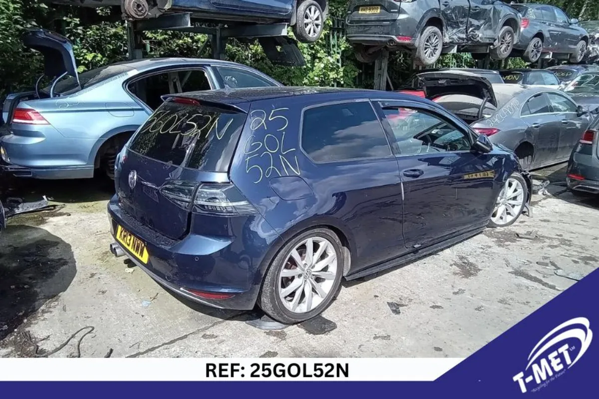 2013 VOLKSWAGEN GOLF BREAKING FOR PARTS - Image 3