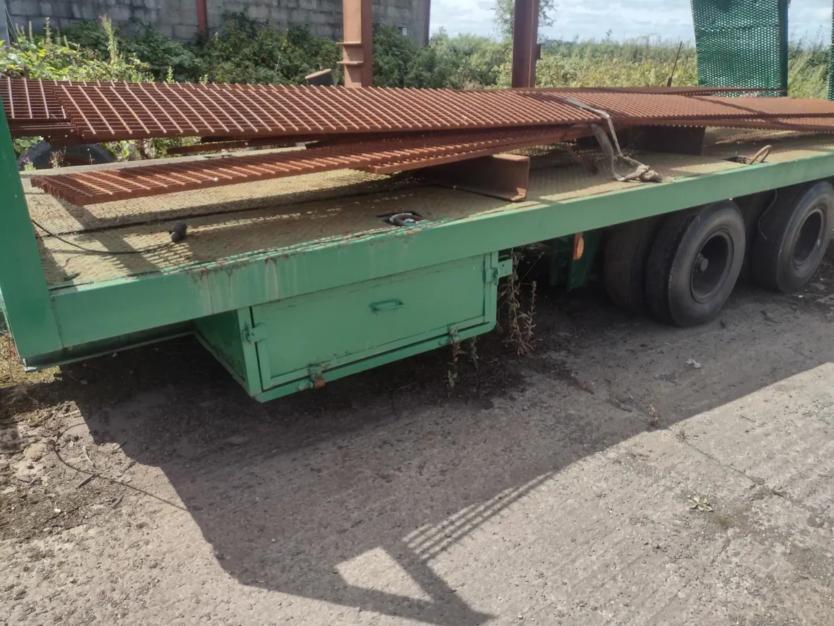 Low loader , bowser, truck hitch - Image 1