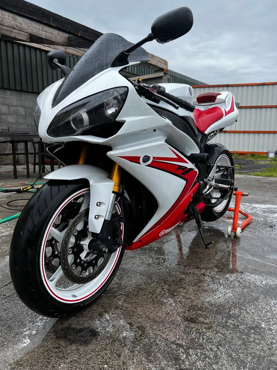 Yamaha R1 - Image 1