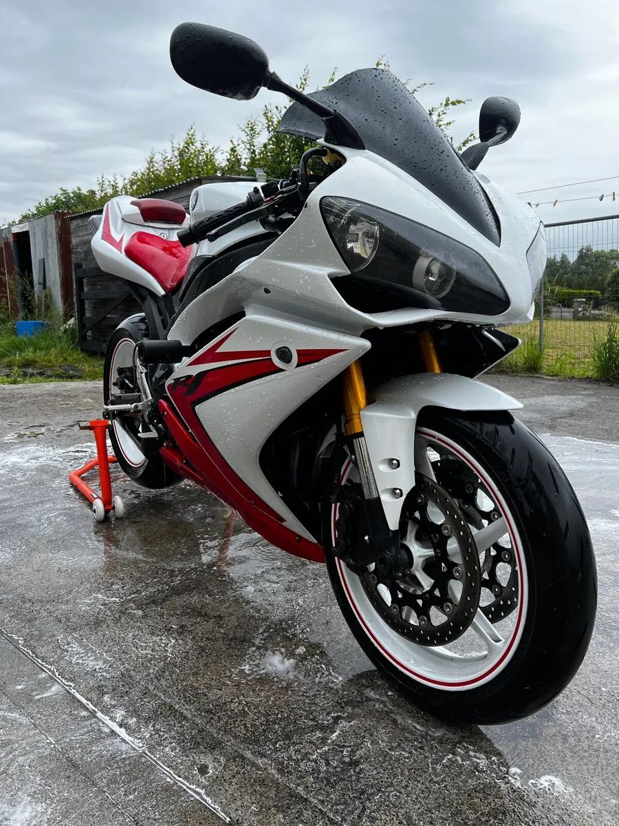 Yamaha R1 - Image 3