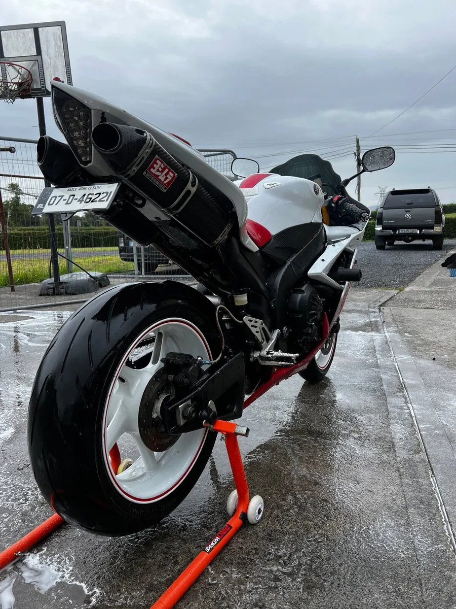 Yamaha R1 - Image 4
