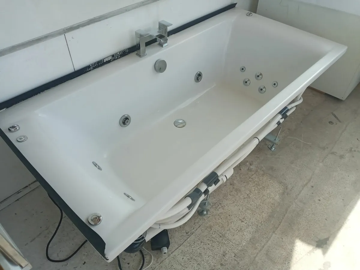 Delivery - Large Jacuzzi Bath with Taps - Image 4