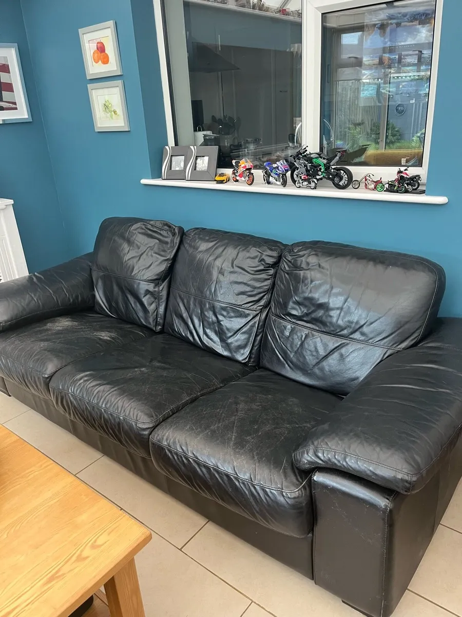 Leather couches - Image 1