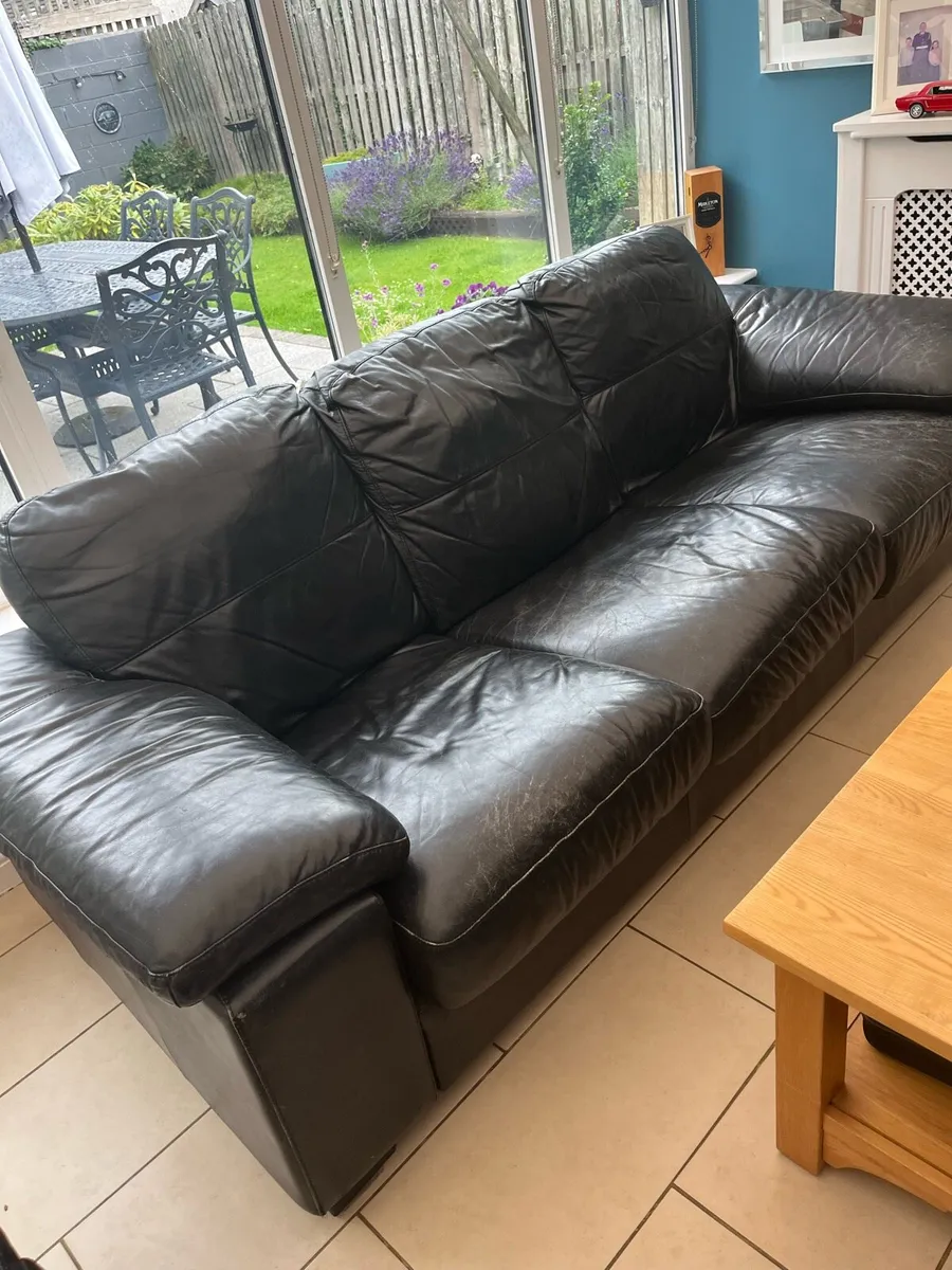 Leather couches - Image 2