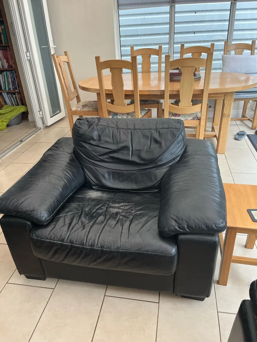 Leather couches - Image 3