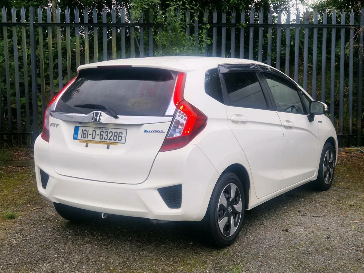2016 HONDA FIT LIKE A NEW CAR - Image 3
