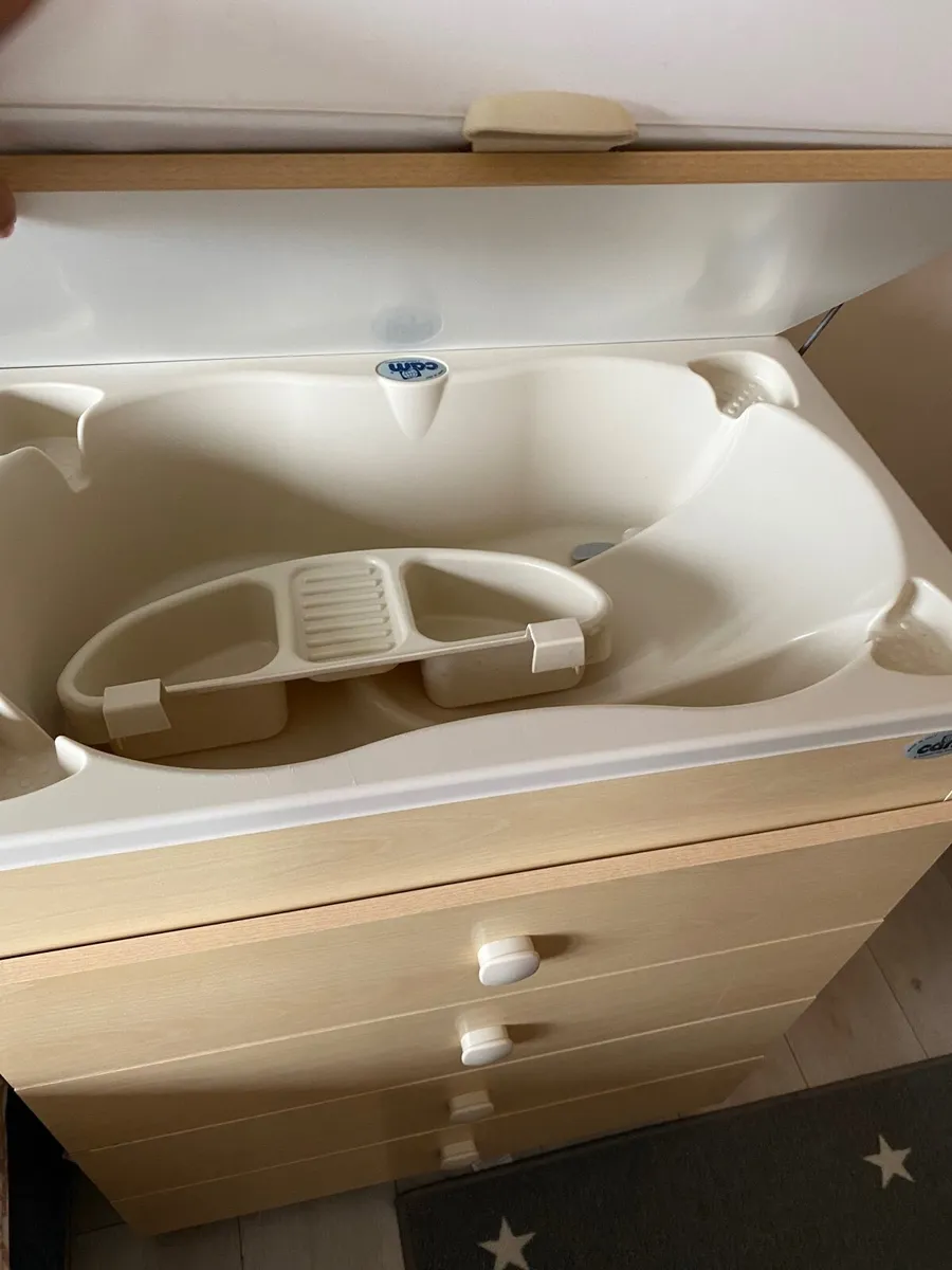 Chest of Drawers with built in baby bath - Image 2