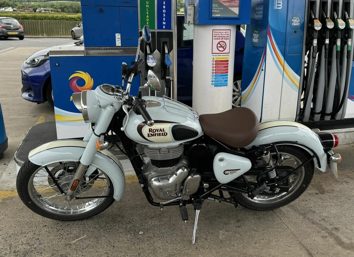 ROYAL ENFIELD Classic 2024 - Image 3