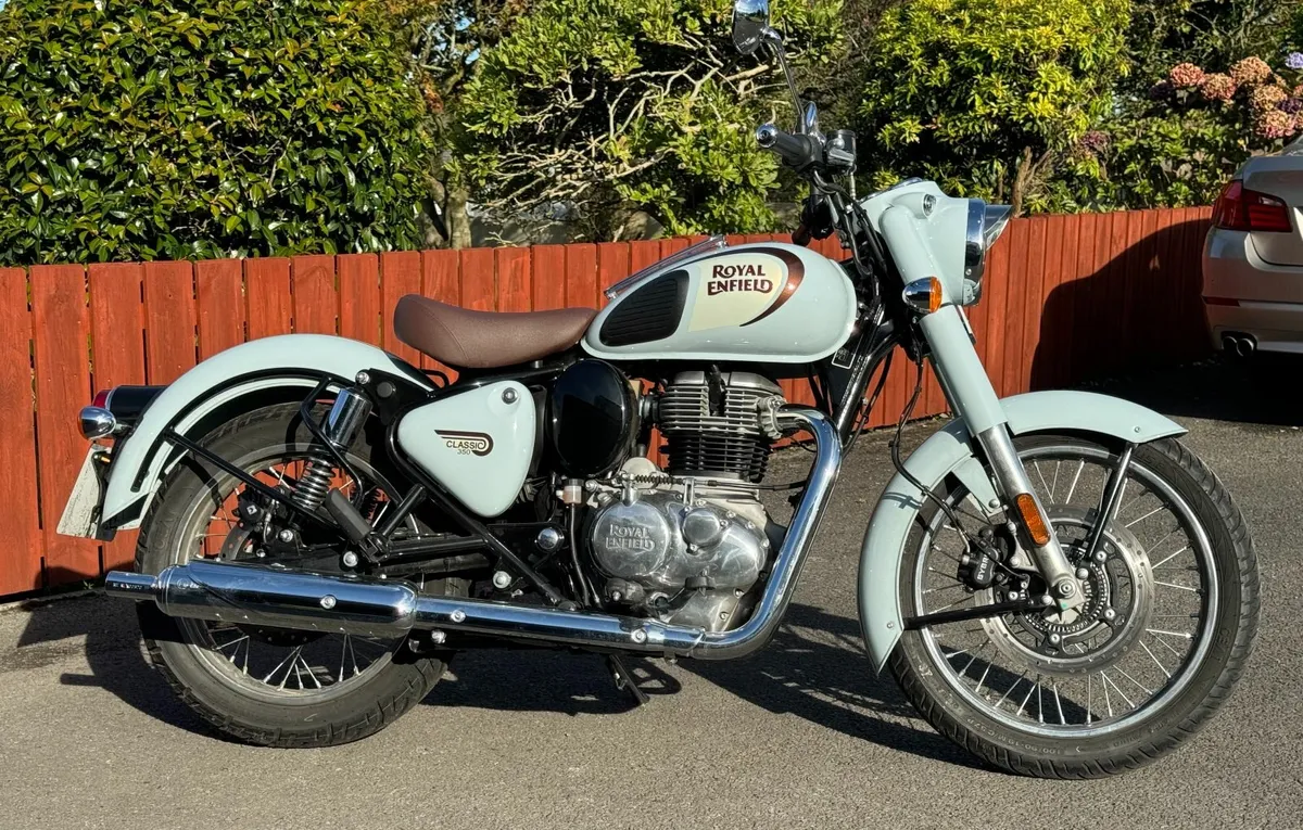 ROYAL ENFIELD Classic 2024 - Image 2