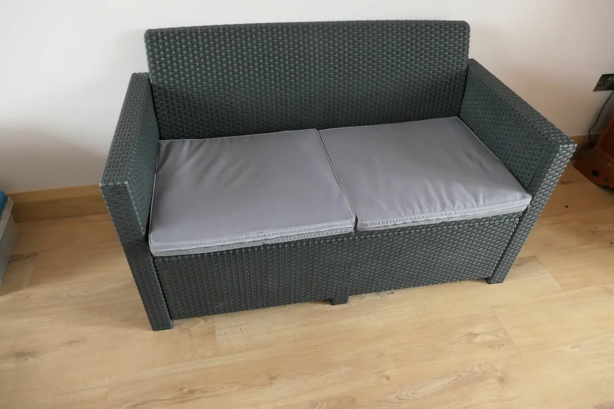 Dark grey Rattan effect garden furniture - Image 1