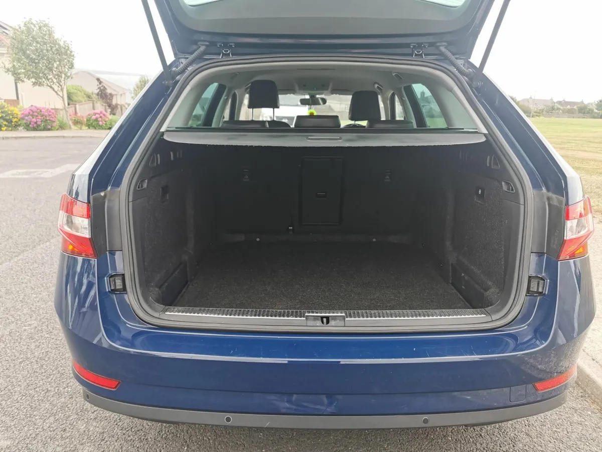 Skoda Superb Estate 2018 - Ambition - Image 3