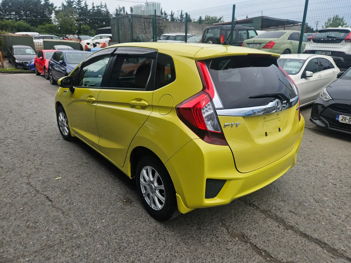 2013 Honda fit Hybrid Automatic - Image 4