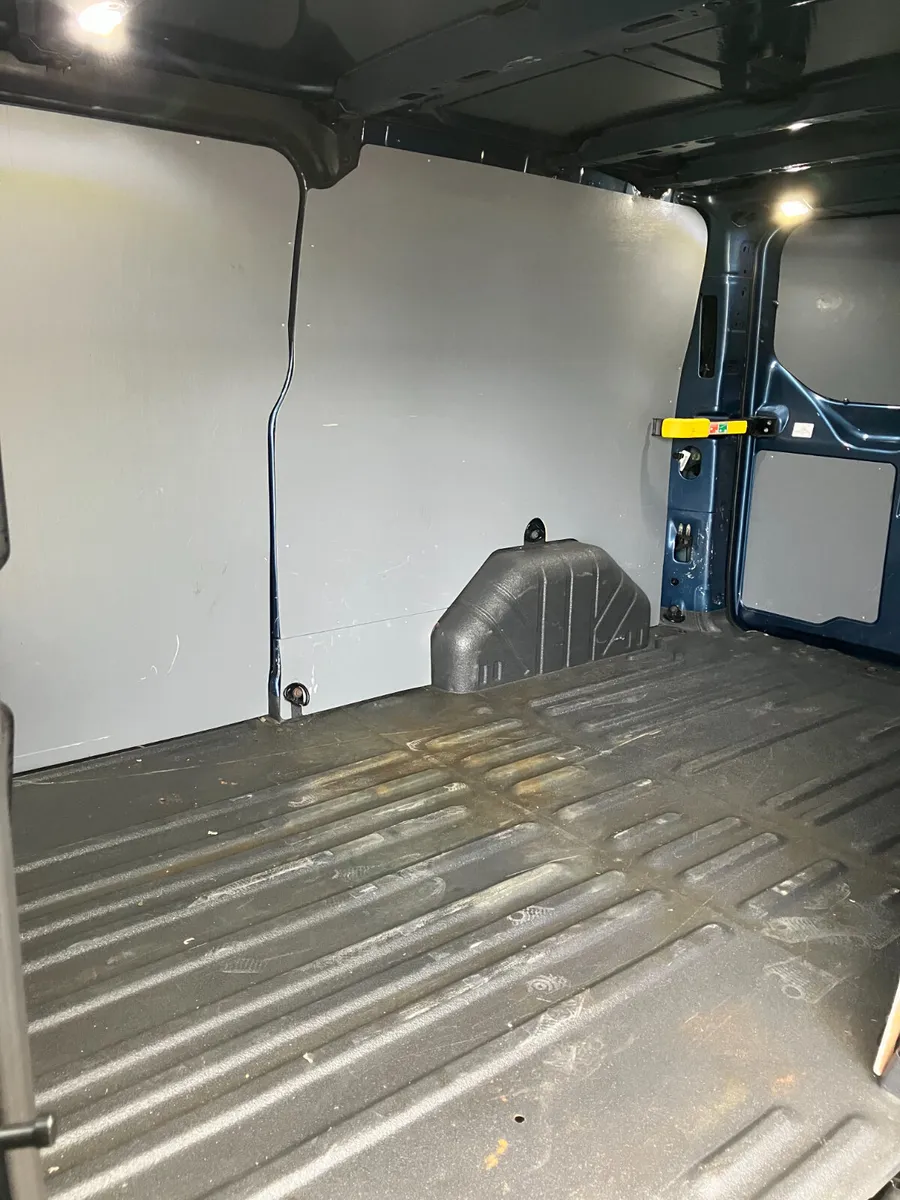 Ford Transit Custom 2022 - Image 3