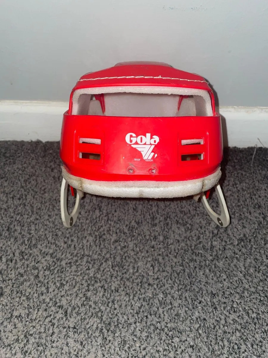 Red gola hurling helmet - Image 1