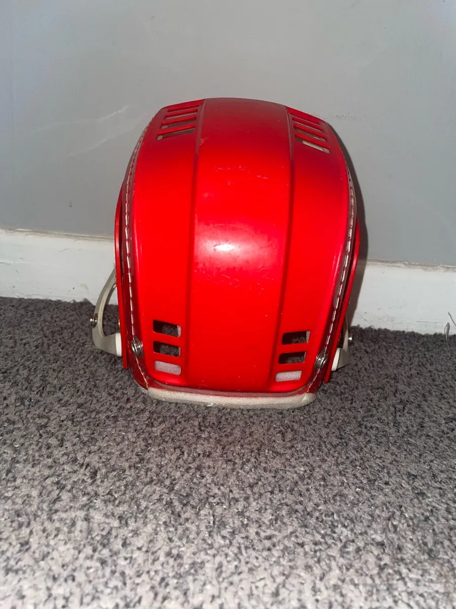 Red gola hurling helmet - Image 3
