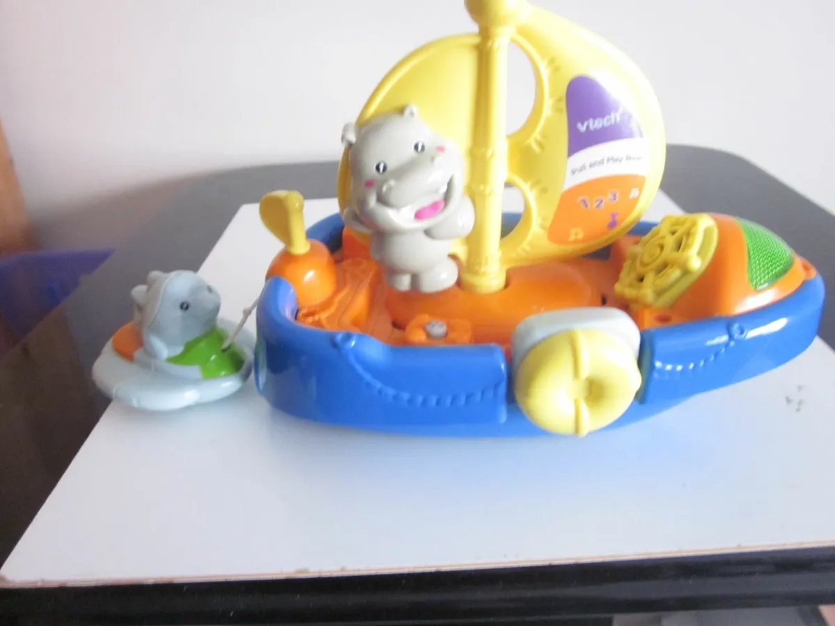 V Tech Pull/Play Musical Bath Boat - Image 1