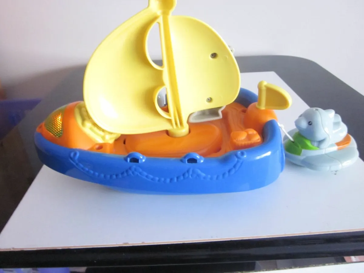 V Tech Pull/Play Musical Bath Boat - Image 3