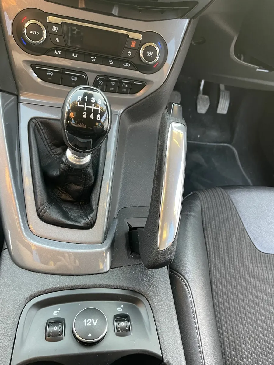 Ford Focus 2011 - Image 2