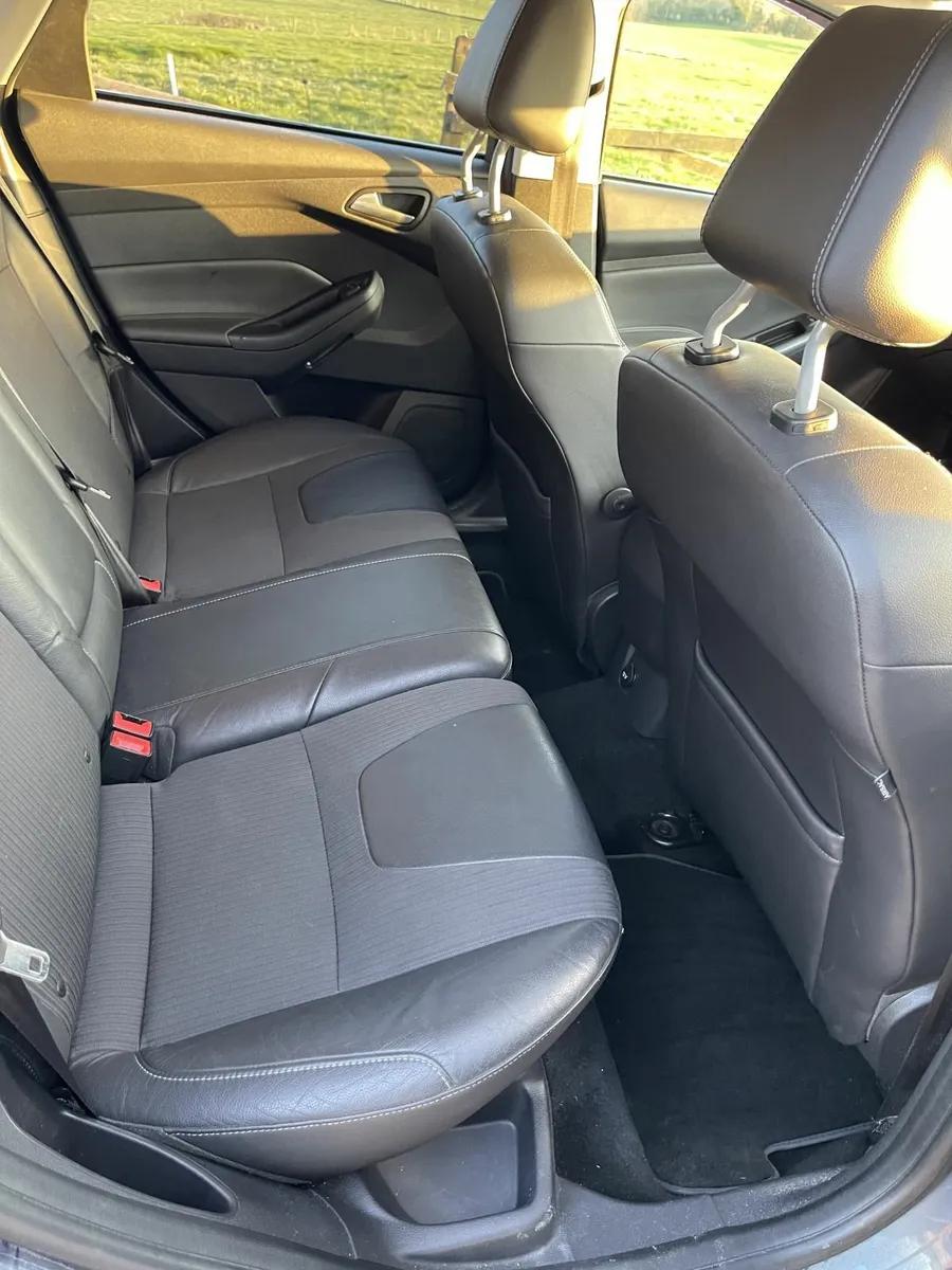 Ford Focus 2011 - Image 3