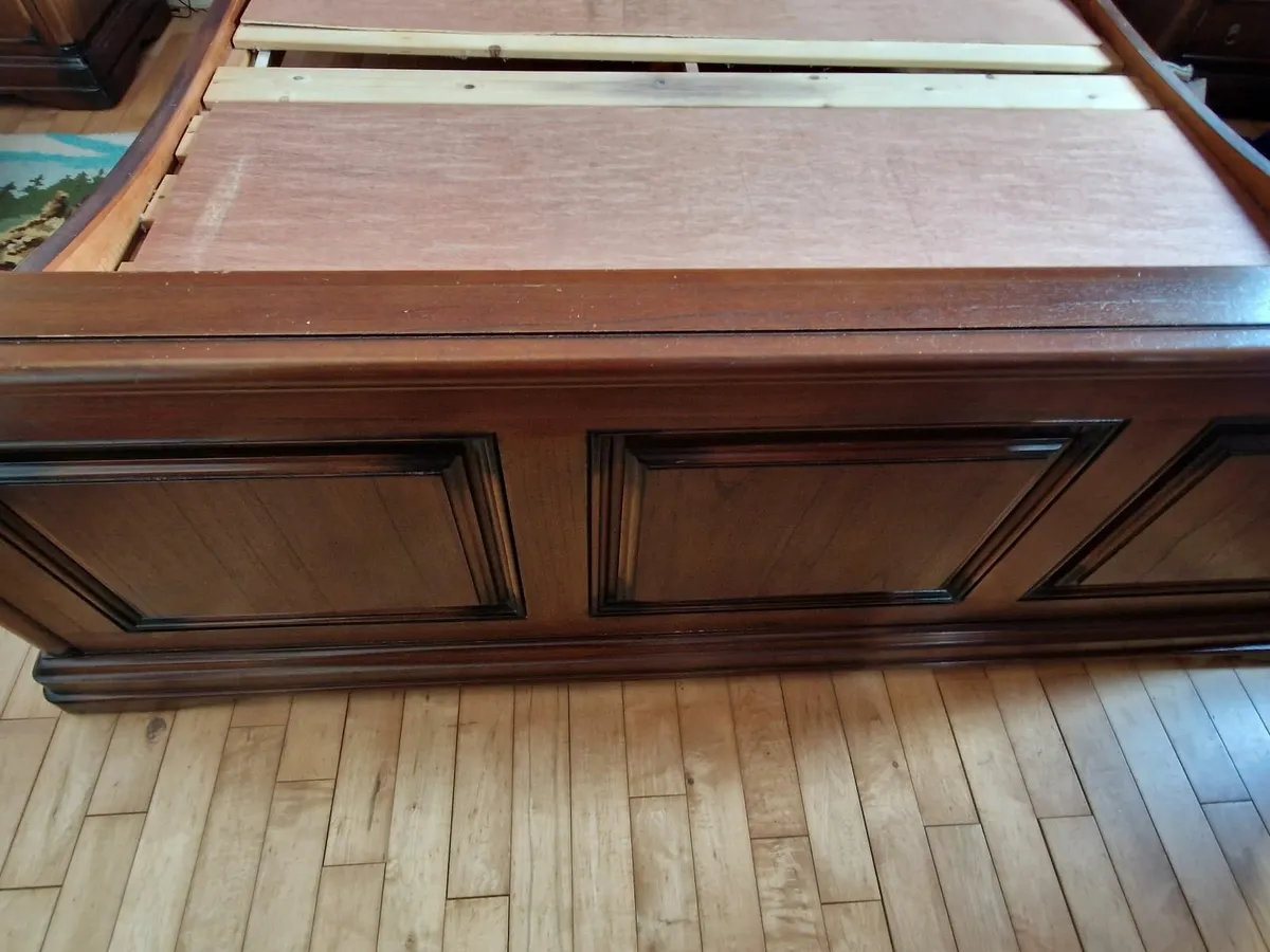Bed frame - Image 1