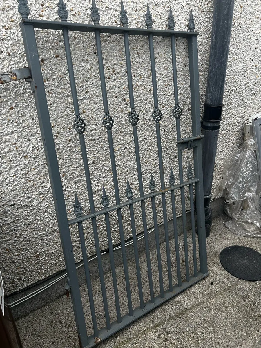 Metal Gate - Image 1
