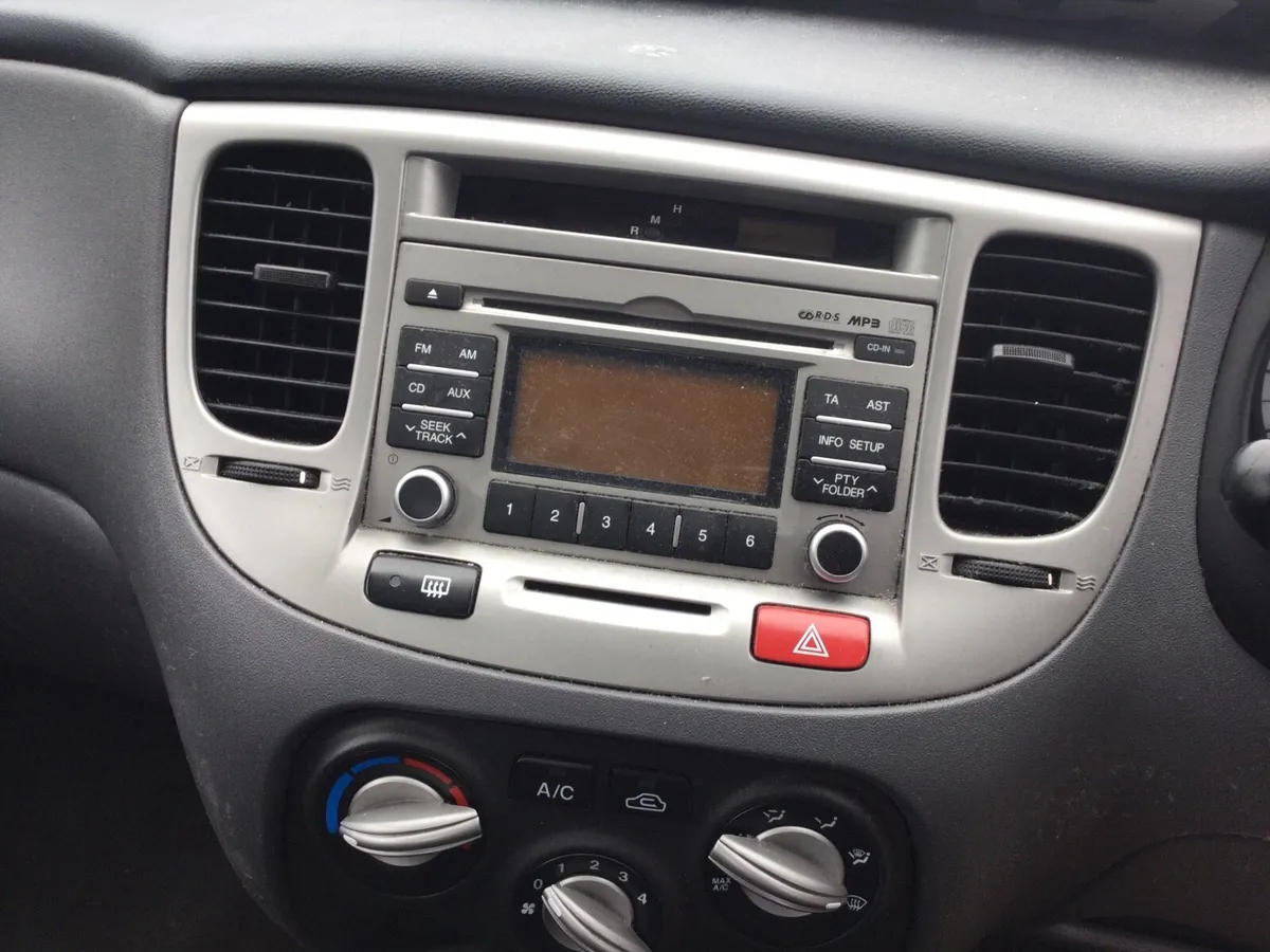 2010 Kia Rio 1.4 petrol - Image 4