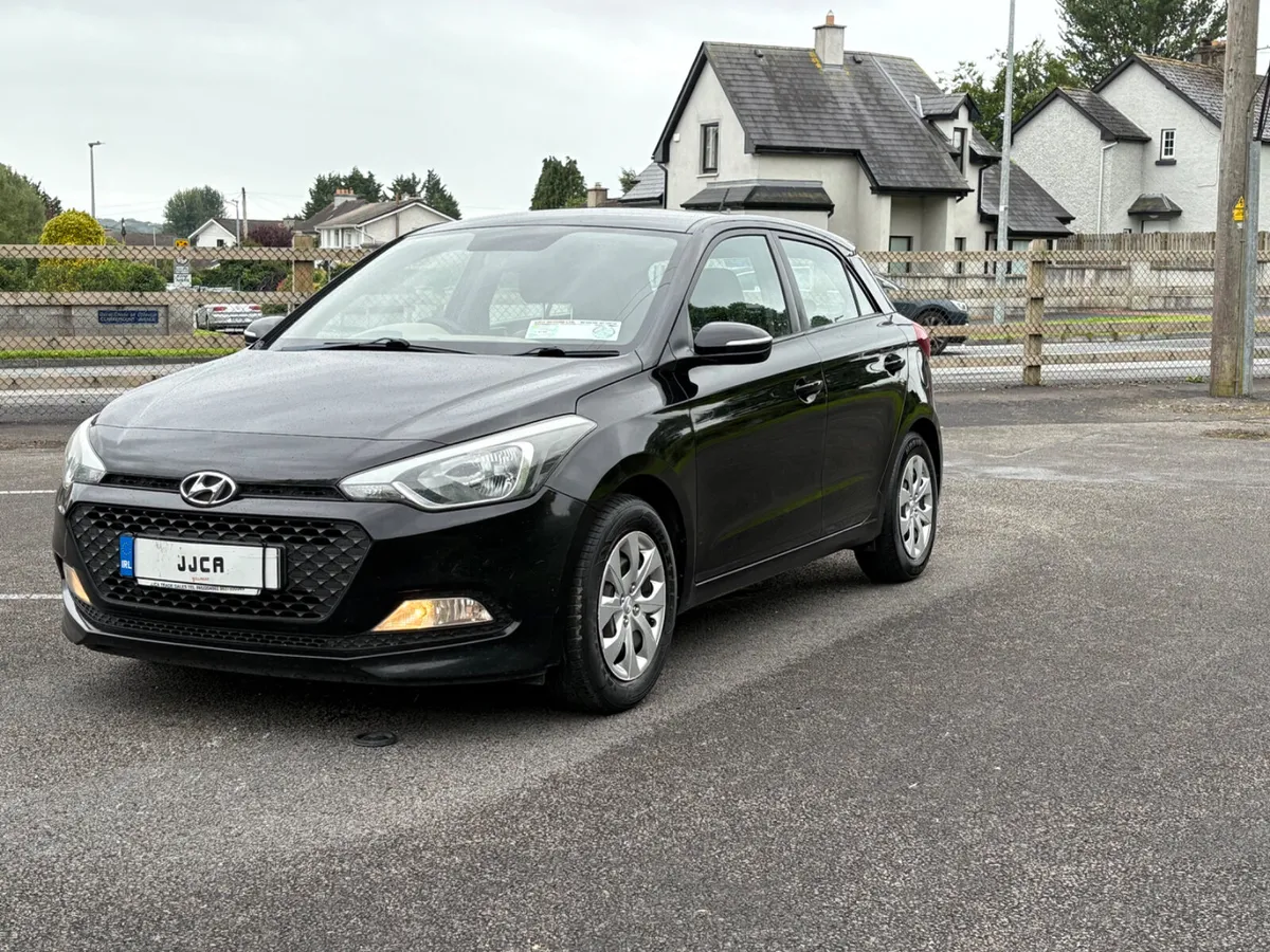 ABSOLUTELY IMMACULATE 2015 HYUNDAI I20 - Image 3