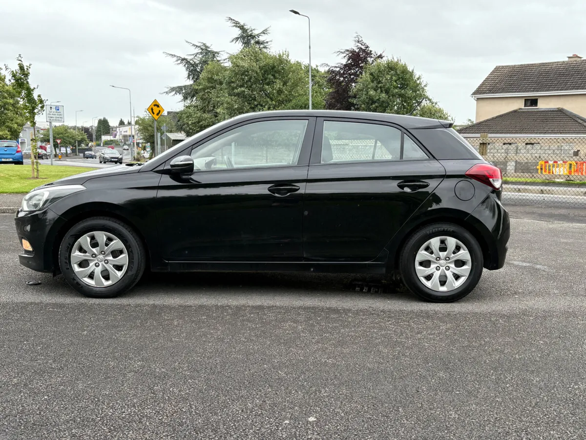 ABSOLUTELY IMMACULATE 2015 HYUNDAI I20 - Image 4