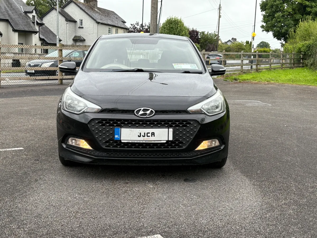 ABSOLUTELY IMMACULATE 2015 HYUNDAI I20 - Image 2