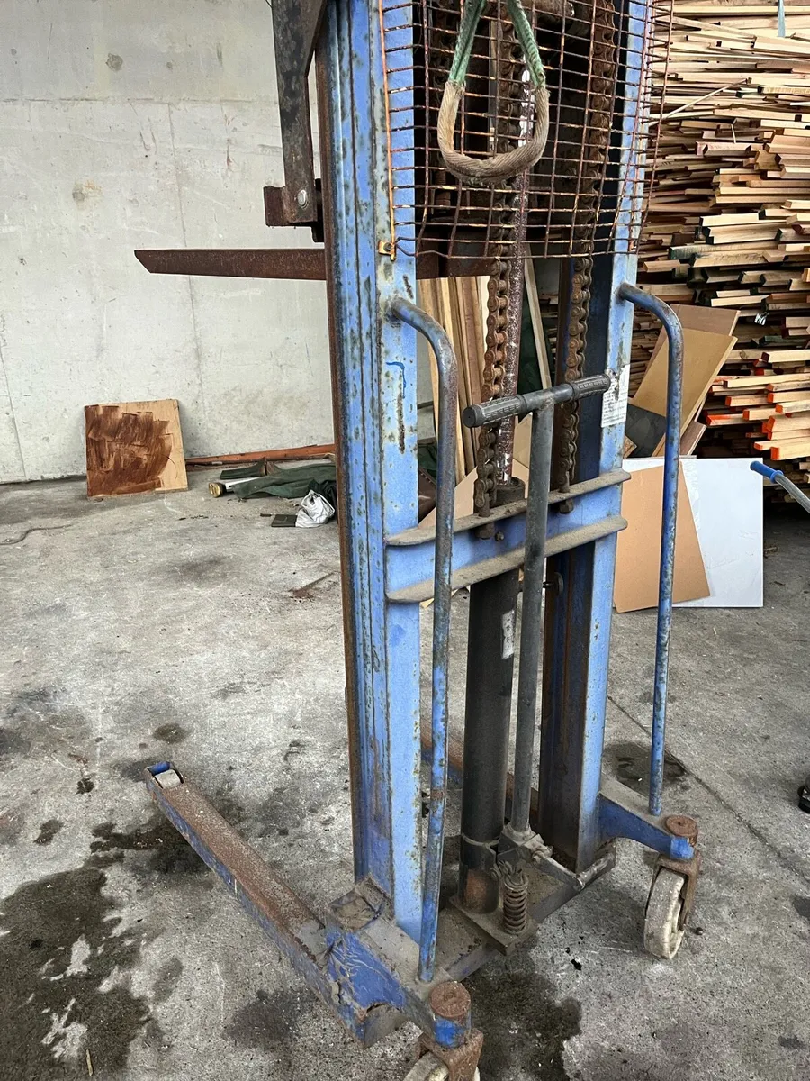 Pallet stacker - Image 2