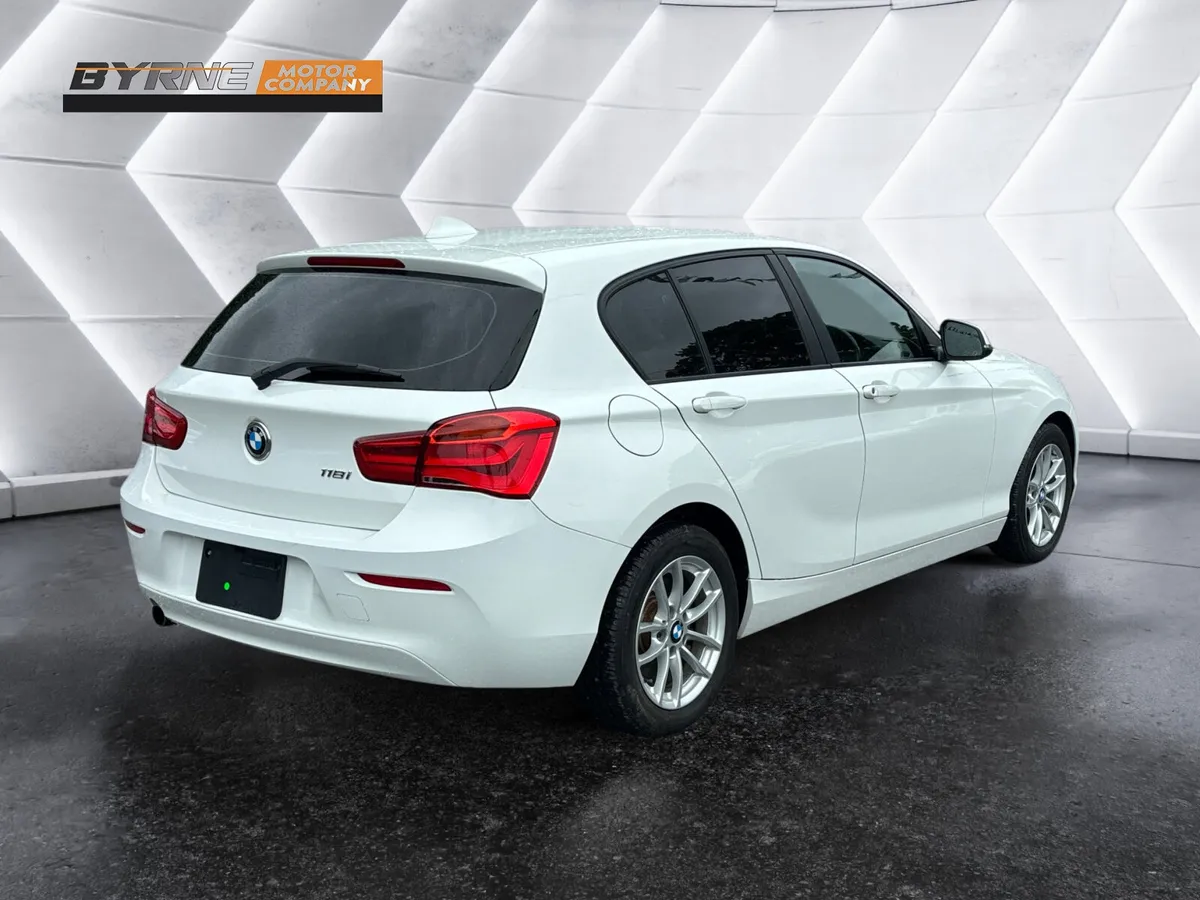 BMW 118i ES AUTO, 2015 - Image 4
