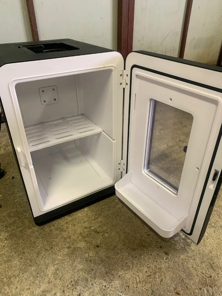 Mini fridge - Image 2