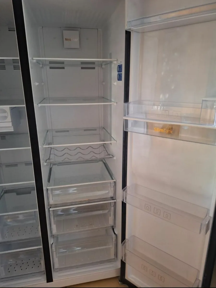 Beko American style fridge freezer - Image 2