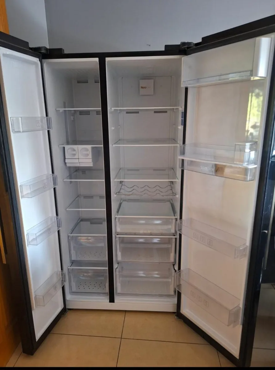 Beko American style fridge freezer - Image 4