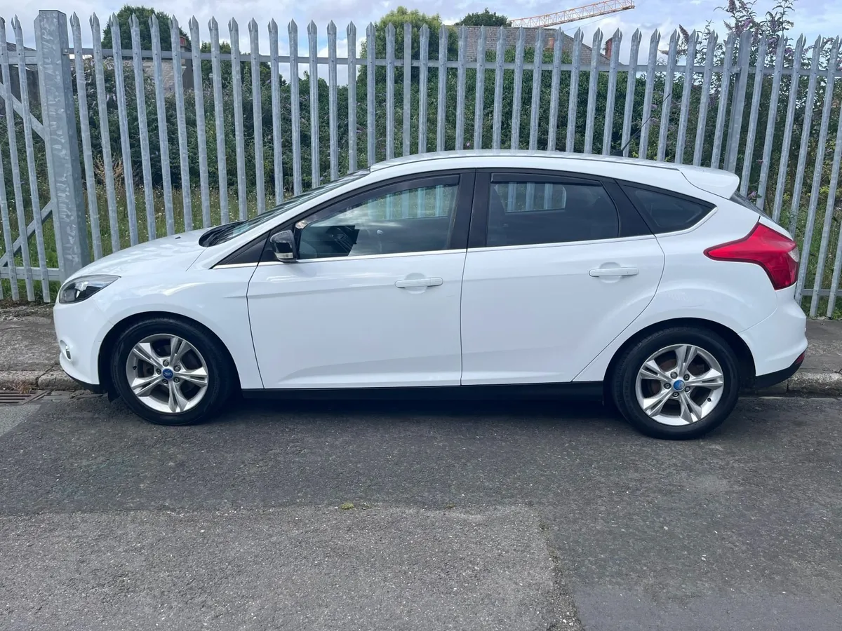 Ford Focus 2011 - Image 1