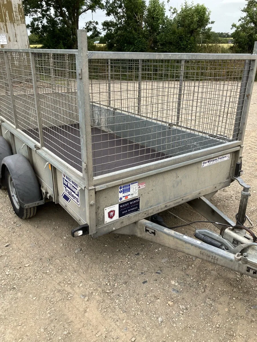 Trailer - Image 1