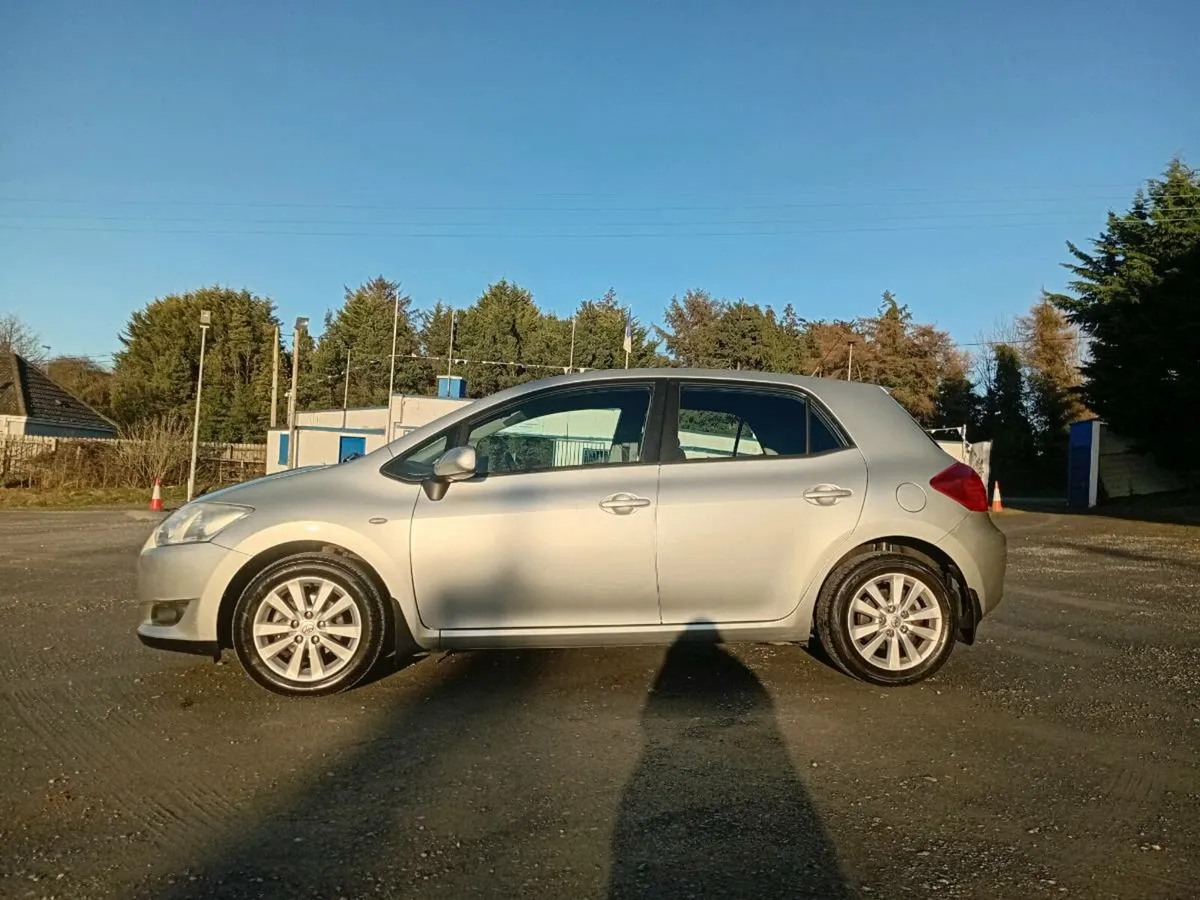 Toyota Auris **Low mileage** - Image 4